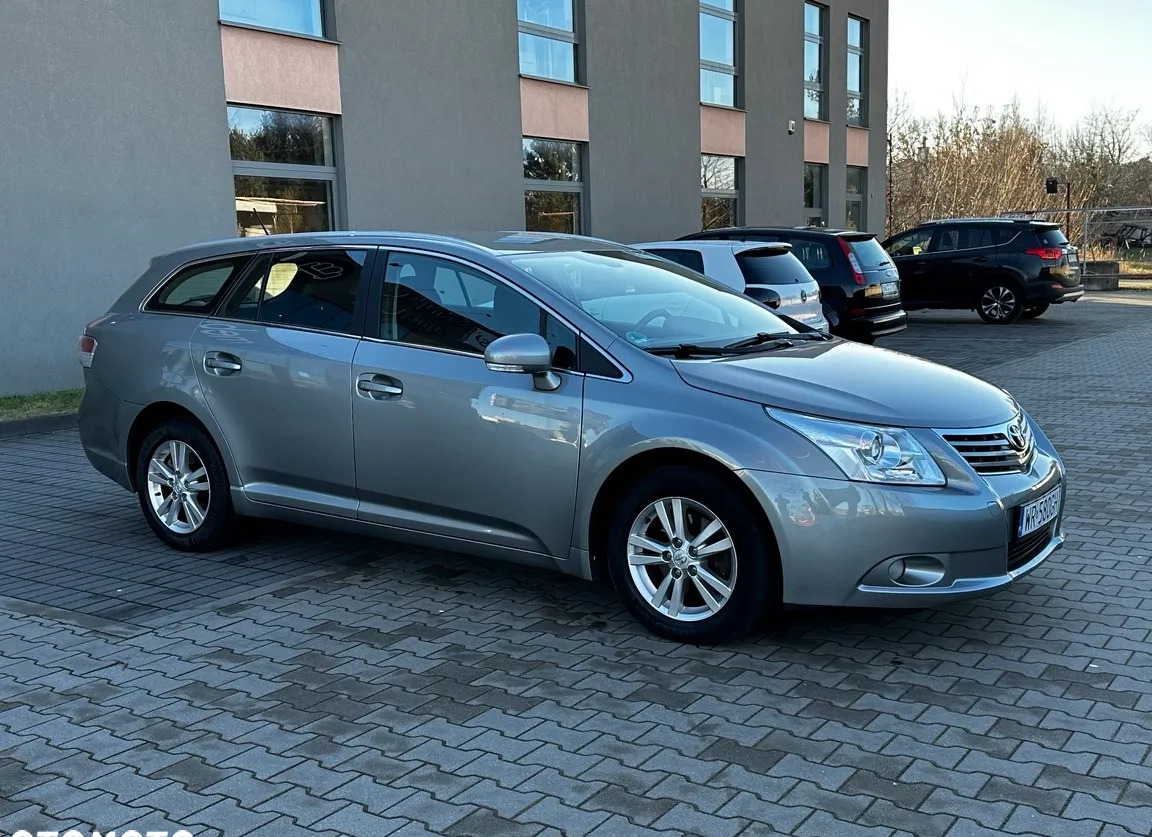 Toyota Avensis cena 29700 przebieg: 240000, rok produkcji 2009 z Radom małe 352